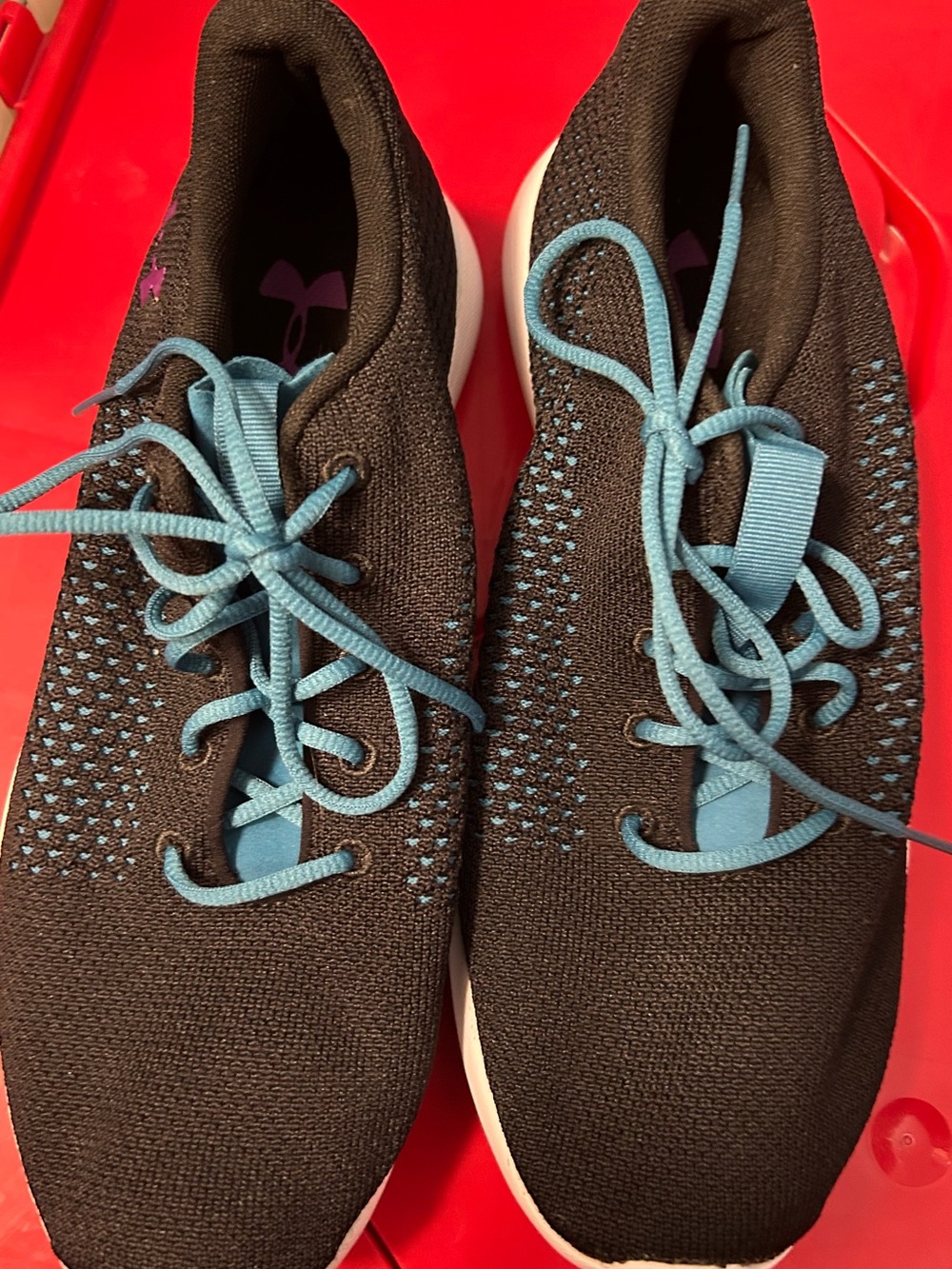 NWOT Under Armour Black and Turquoise Athletic Sneakers (8.5)